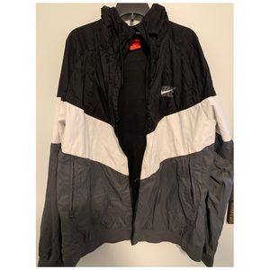Nike men’s windbreaker